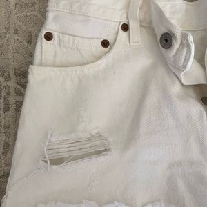 Women’s Levi white jean shorts size 27